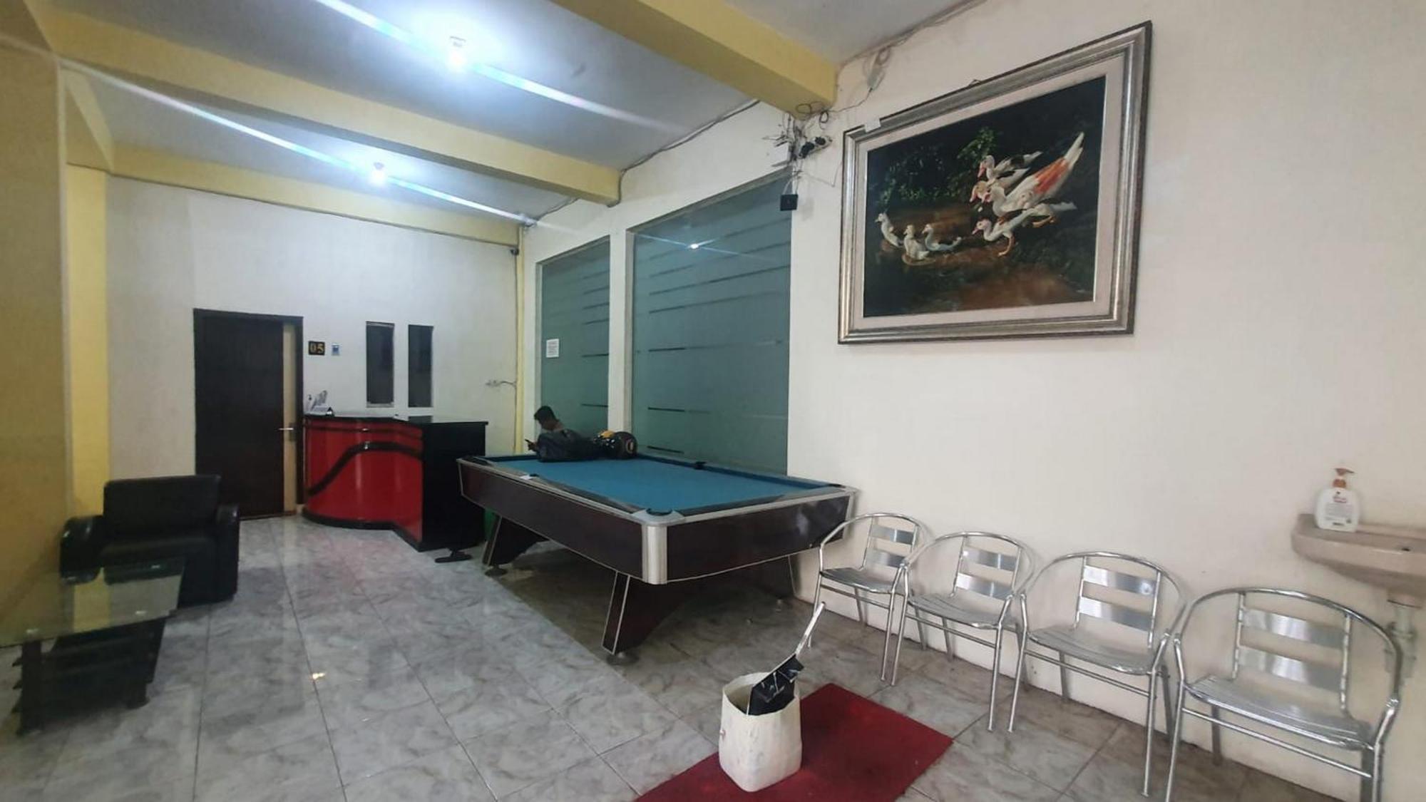 Reddoorz Syariah At Demasto Homestay Jember Exterior photo